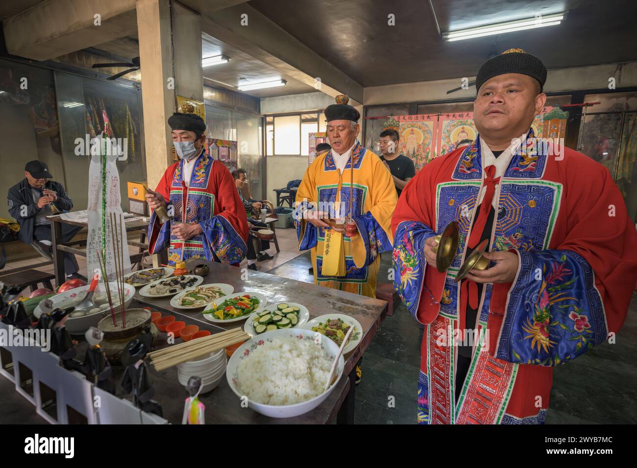 Religious devotion altar hi-res stock photography and images - Alamy