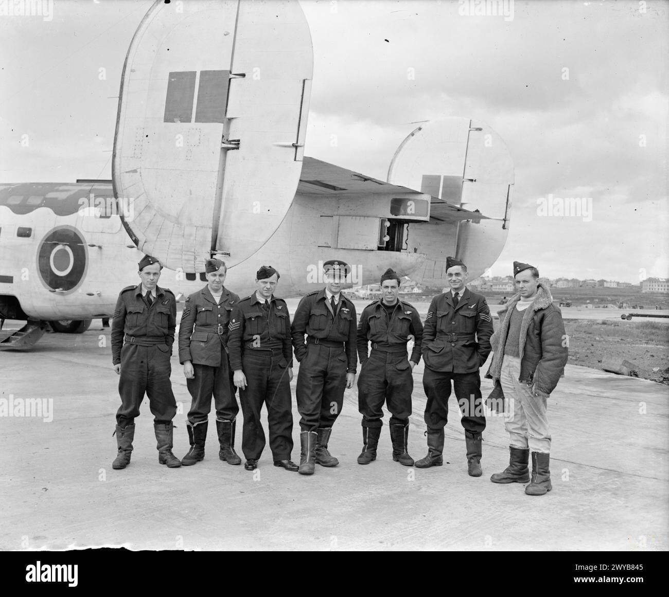 ROYAL AIR FORCE COASTAL COMMAND, 1939-1945. - Flight Lieutenant A W ...