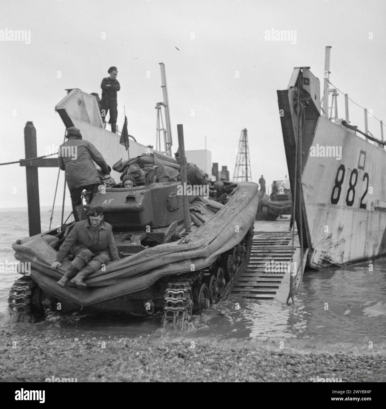 Dd tank 1944 hi-res stock photography and images - Alamy