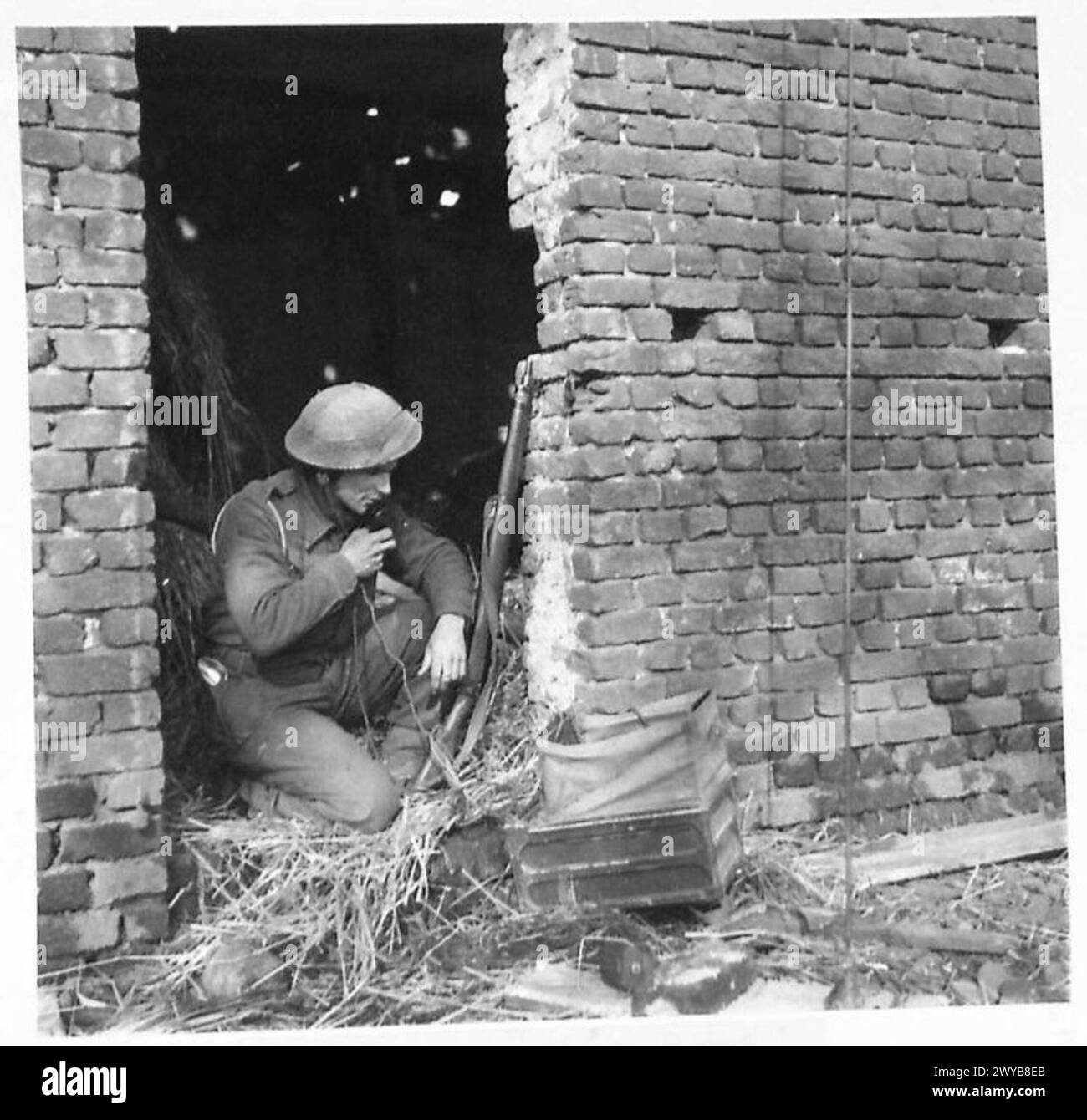 ADVANCE ON HOST AND PRISONERS - Original wartime caption: Fusilier