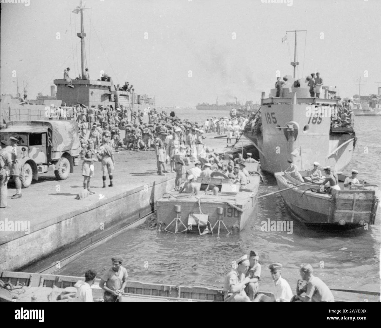 Landing ships hi-res stock photography and images - Alamy