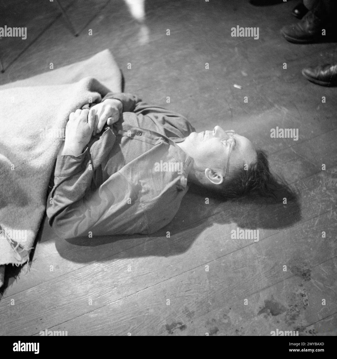 THE SCHUTZSTAFFELN (SS) - The dead body of Reichsfuhrer SS Heinrich Himmler at 2nd Army HQ, Luneburg. 24 April 1945. , Himmler, Heinrich Luitpold, German Army (Third Reich), Schutzstaffel (SS) Stock Photo