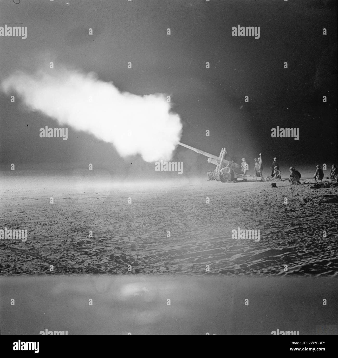THE BRITISH ARMY IN NORTH AFRICA 1940-43 - 4.5-inch field gun firing at