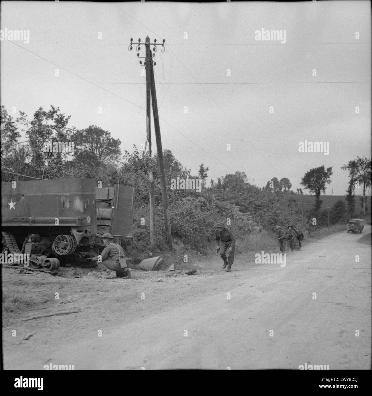 THE BRITISH ARMY IN NORMANDY 1944 Men of the Green Howards mopping up