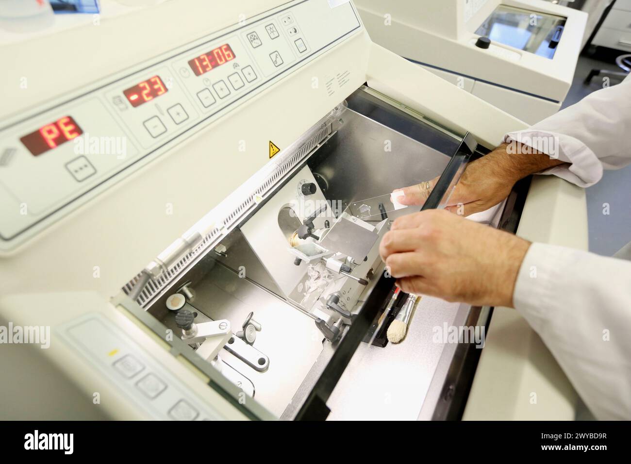 Cryostat for Standard Applications in the Clinical Histopathology ...
