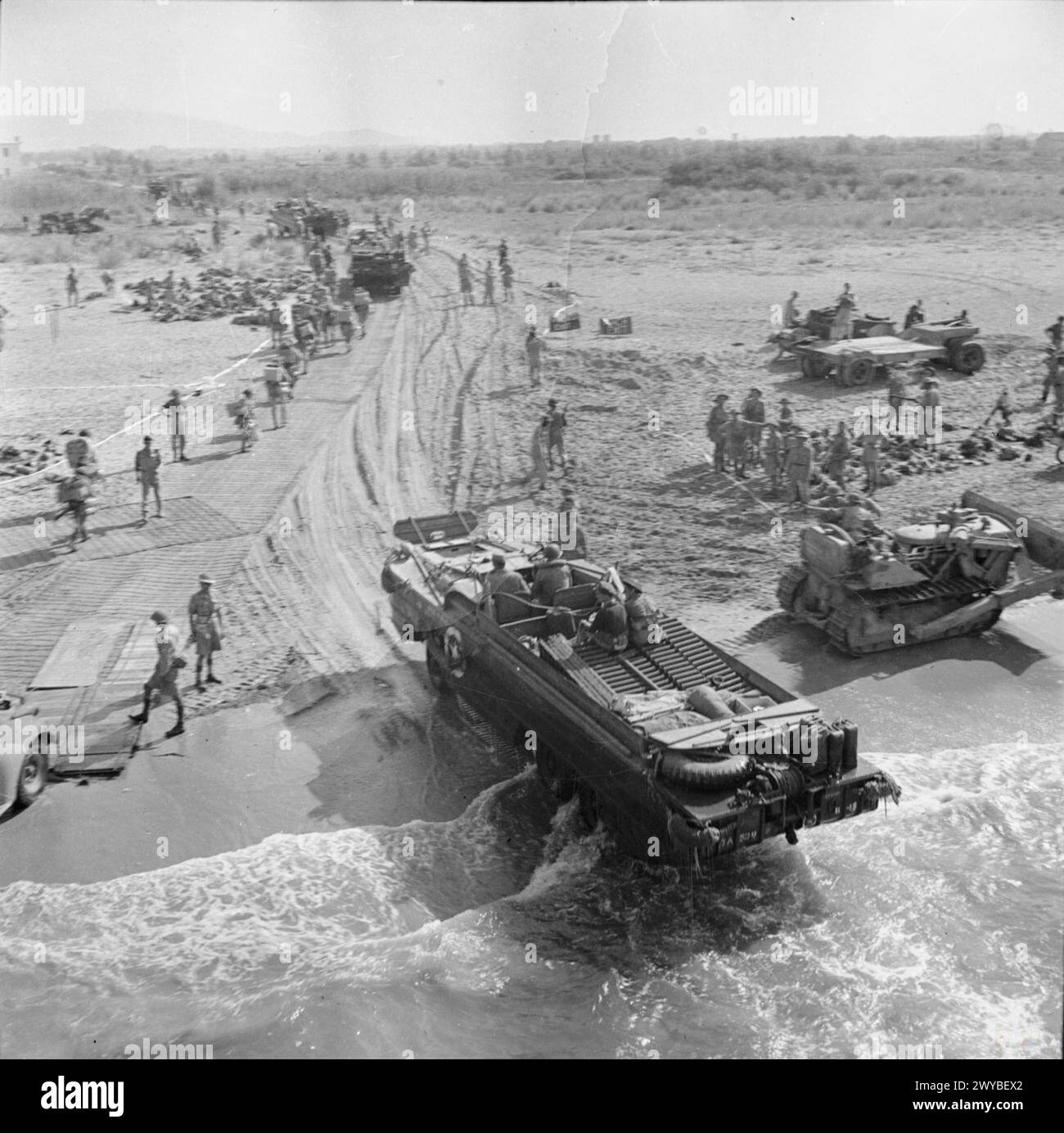 Dukw amphibious craft hi-res stock photography and images - Alamy