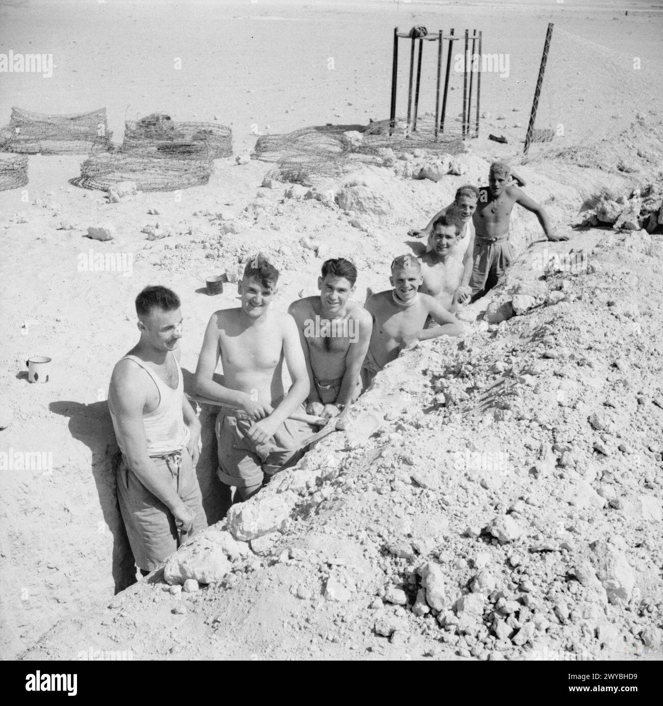 In the Western Desert, 1st Battalion Durham Light Infantry soldiers ...
