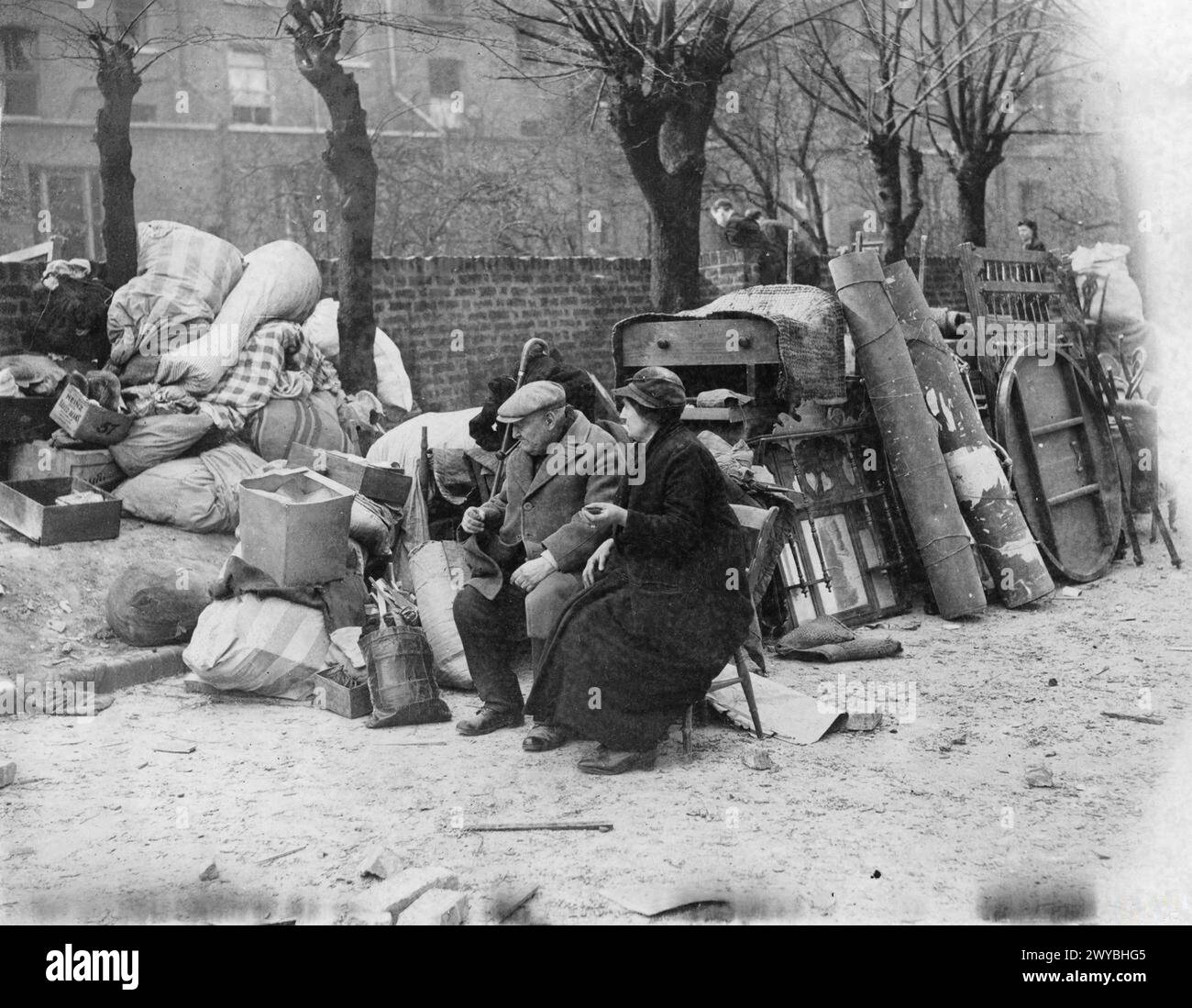 Black white couple wartime hi-res stock photography and images - Alamy