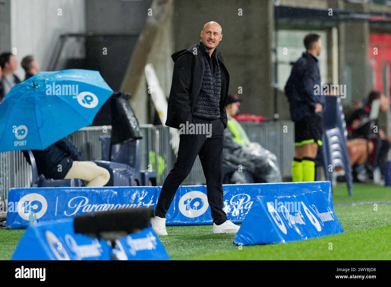 Sydney, Australia. 05th Apr, 2024. Coach, Ruben Zadkovich of Brisbane Roar looks on during the A-League Men Rd23 match between the Wanderers and Brisbane Roar at CommBank Stadium on April 5, 2024 in Sydney, Australia Credit: IOIO IMAGES/Alamy Live News Stock Photo
