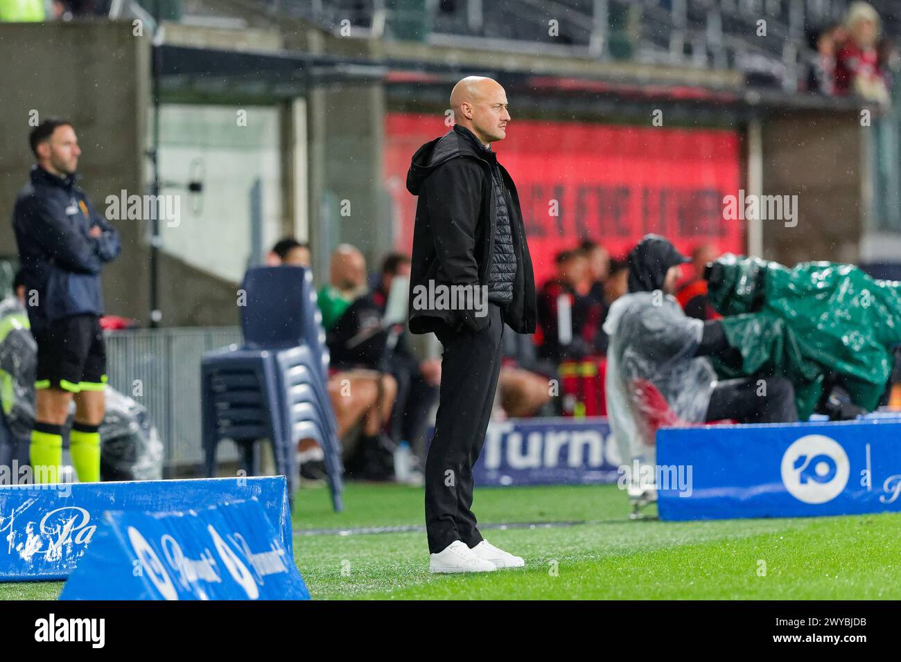 Sydney, Australia. 05th Apr, 2024. Coach, Ruben Zadkovich of Brisbane Roar looks on during the A-League Men Rd23 match between the Wanderers and Brisbane Roar at CommBank Stadium on April 5, 2024 in Sydney, Australia Credit: IOIO IMAGES/Alamy Live News Stock Photo