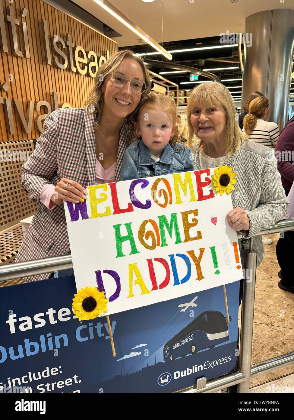 Lisa Cunningham, her daughter Lucy McManus, 3, and Lisa's mother ...