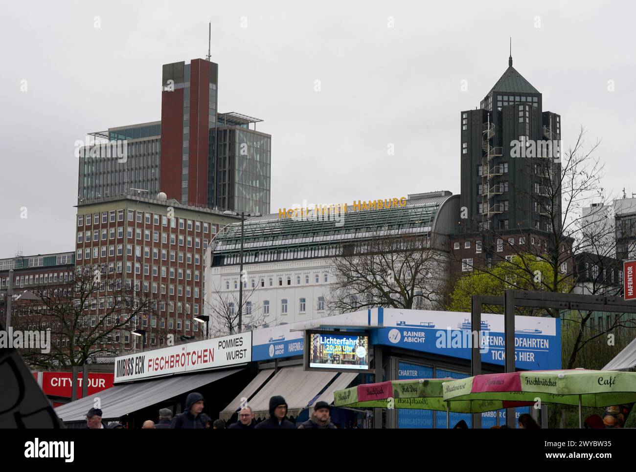  Foto zu 05 April 2024, Hamburg: View of the Hotel Hafen Hamburg at the 