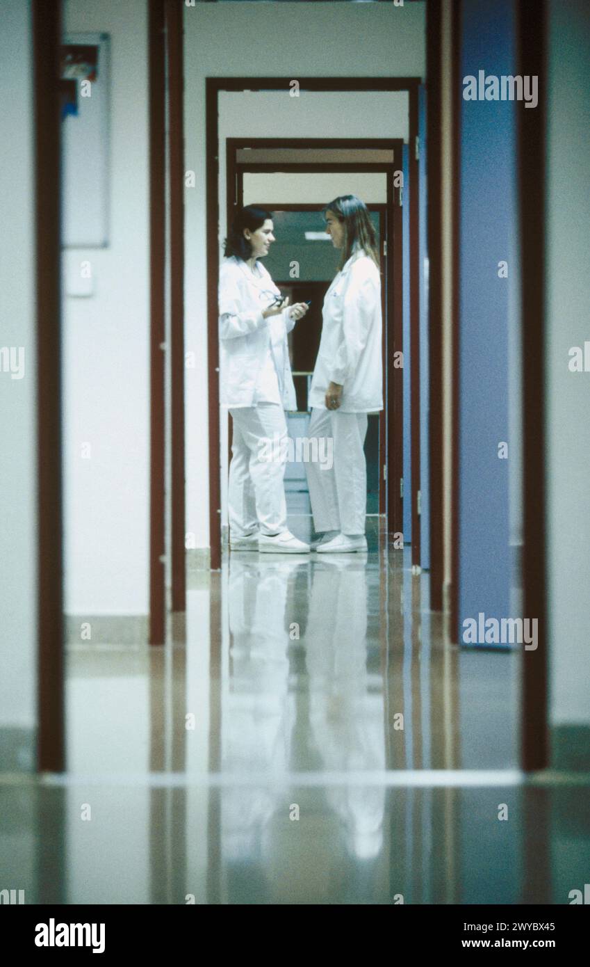 Two nurses stand in hospital hi-res stock photography and images - Alamy