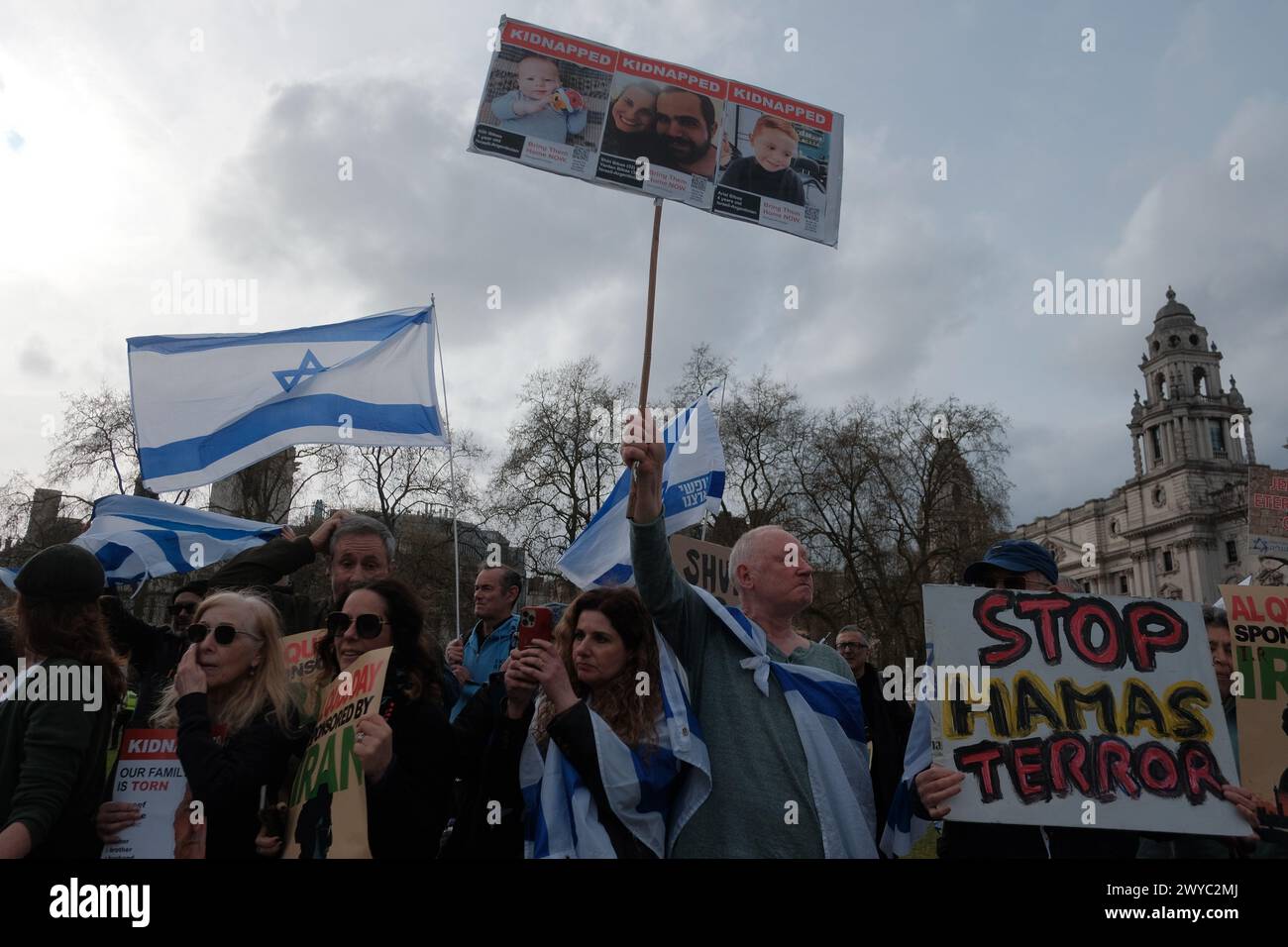London, UK. 05th Apr, 2024. Israel supporters counter protest Al-Quds ...