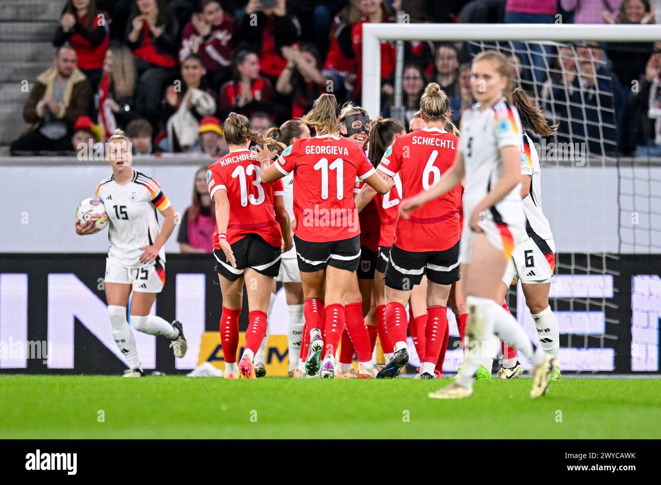  Em 2024 ball hi-res stock photography and images - Alamy Illustration 