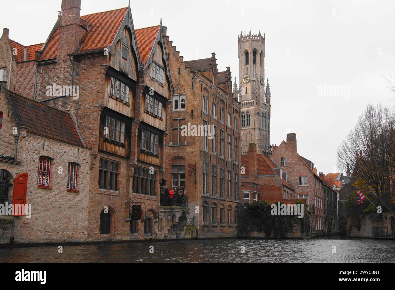 The canals of Brugge with the Hotel Relais Bourgondisch Cruyce with Belfry of Bruges (bell tower) Stock Photo