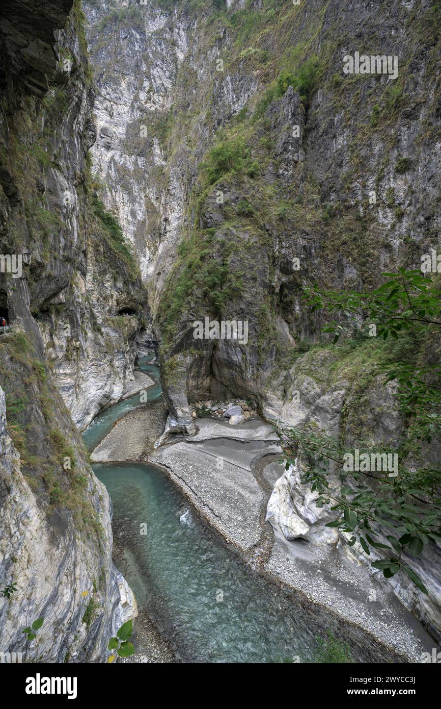 A view of the spectacular Taroko gorge in the mist Stock Photo