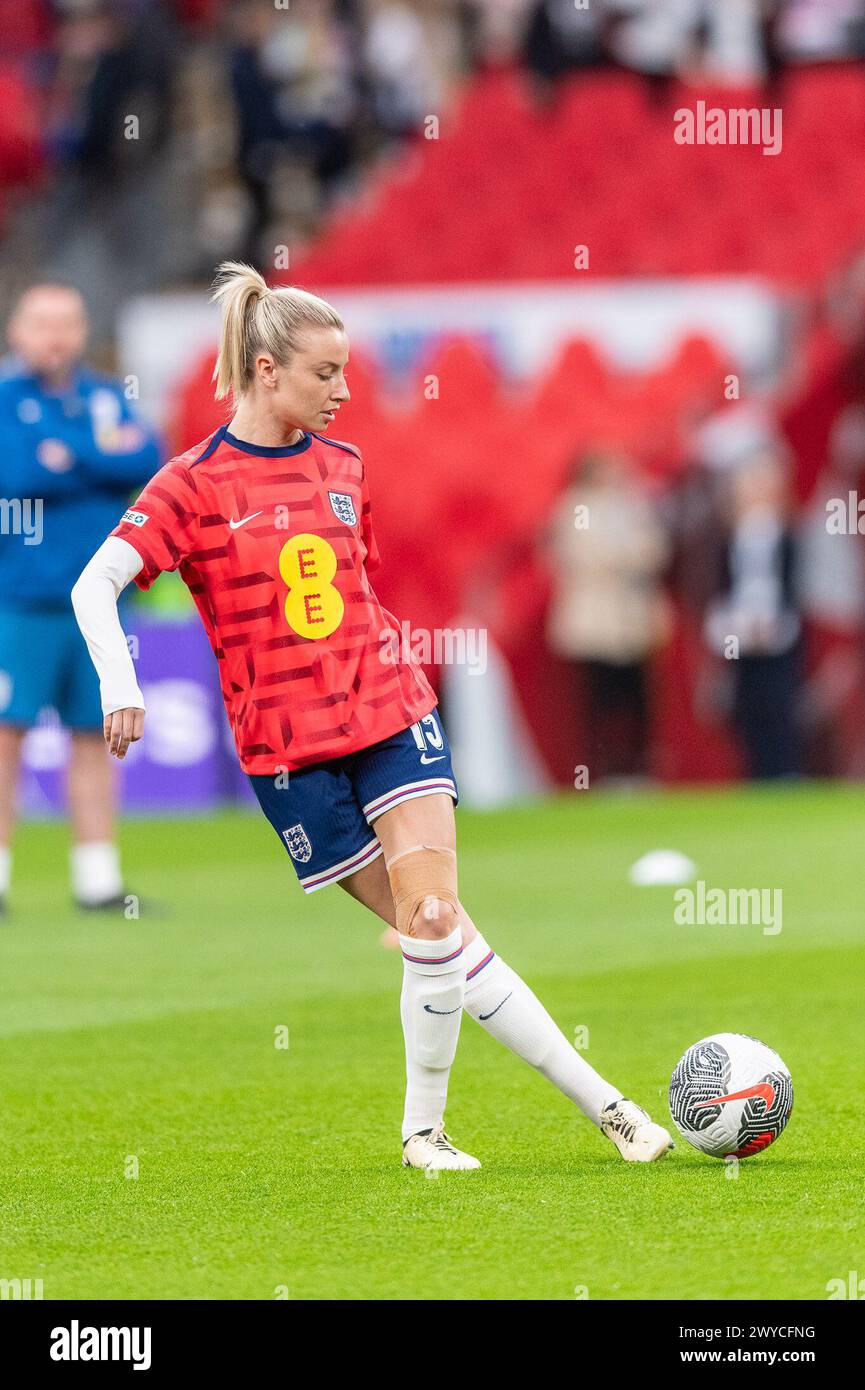 Leah williamson england euro hi-res stock photography and images 