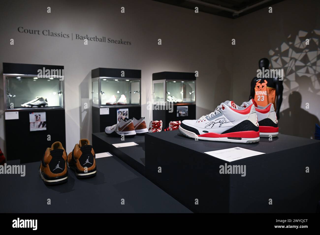 Michael jordan nike hi-res stock photography and images - Alamy