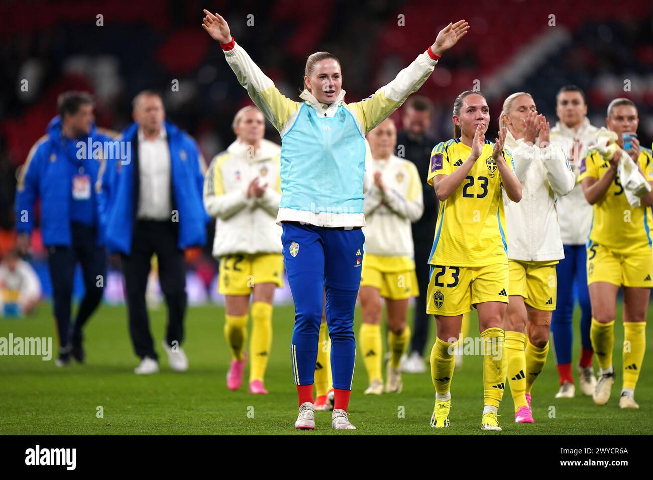 Sweden players celebrate after the final whistle in the UEFA Women's