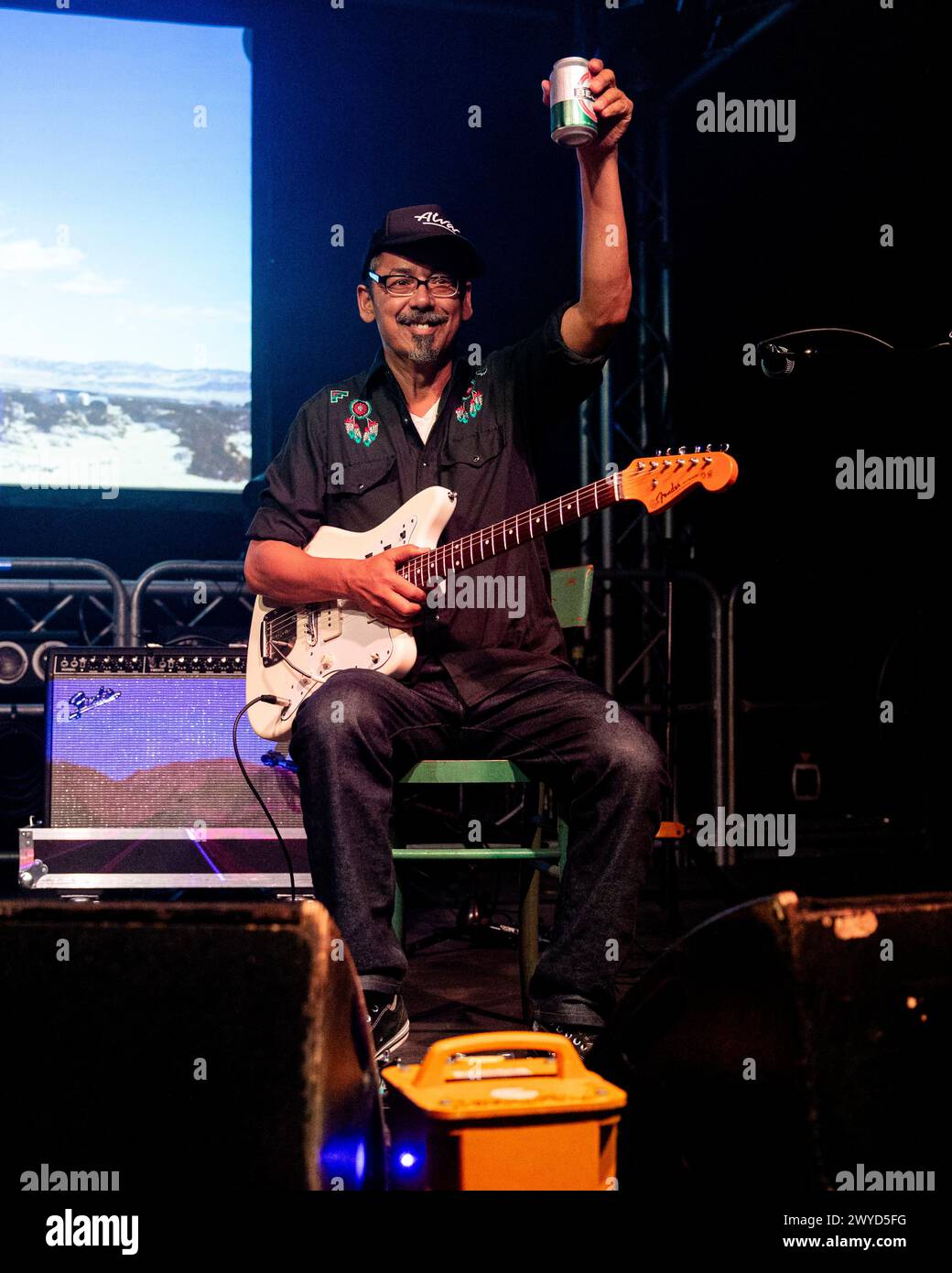 Tommy guerrero guitar hi-res stock photography and images - Alamy