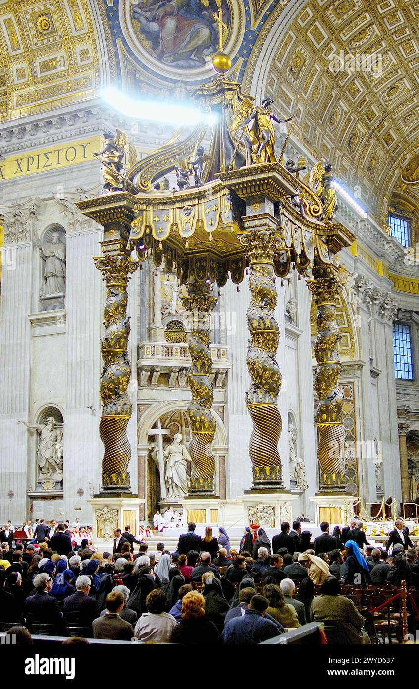 St. Peter´s Baldachin by Gian Lorenzo Bernini, Good Friday mass in St. Peter´s basilica. Vatican City, Rome. Italy. Stock Photo