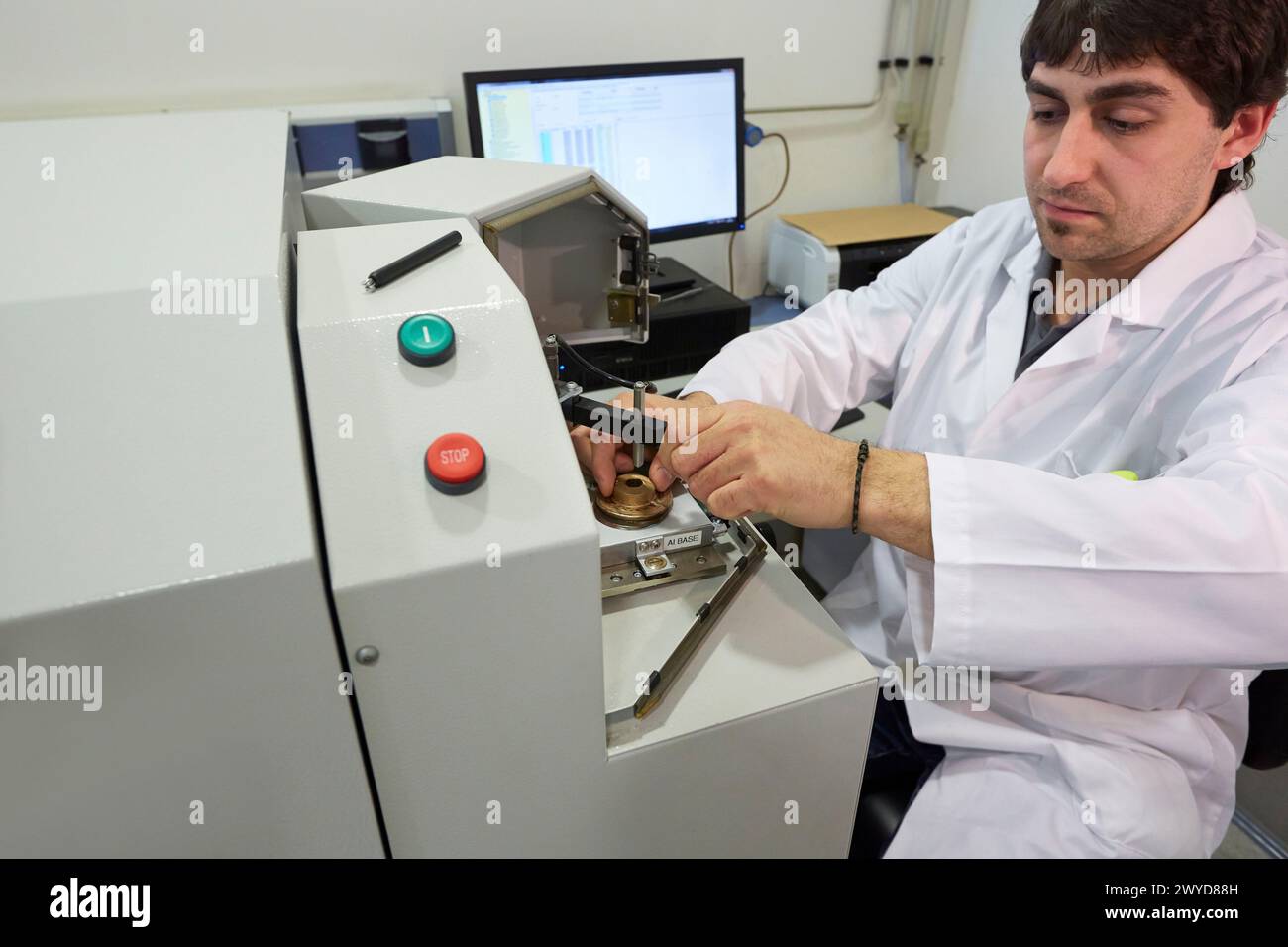 Spark emission spectrometer hires stock photography and images Alamy