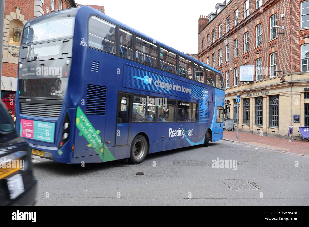 Reading Buses blue bus charges into town. Charles Dye / Alamy Live News Stock Photo