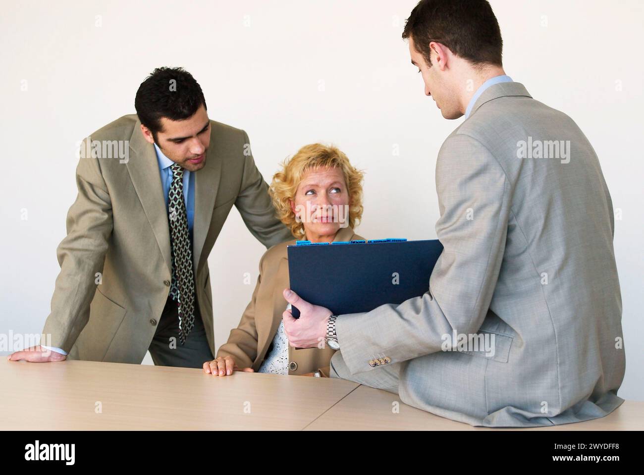Business meeting boss subordinate report hi-res stock photography and ...