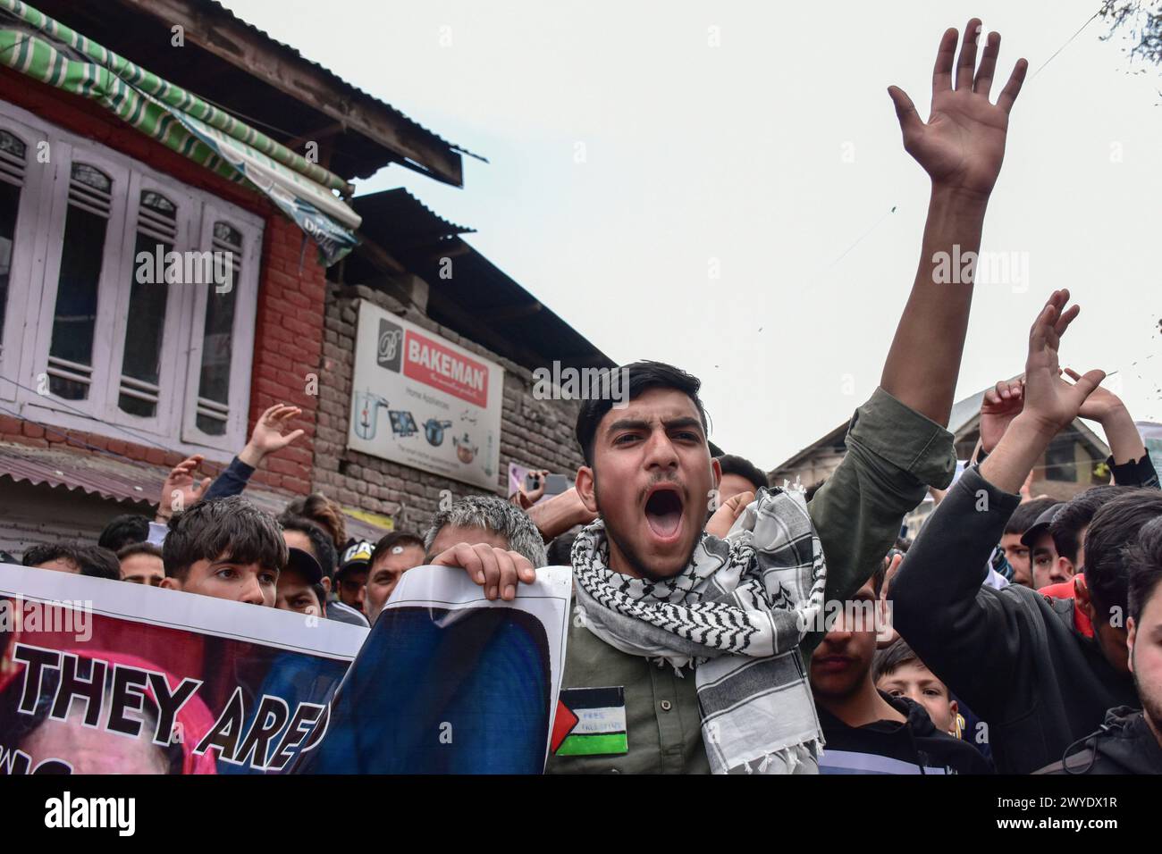 Kashmir, India. 05th Apr, 2024. A Kashmiri Shiite Muslim shout slogans ...