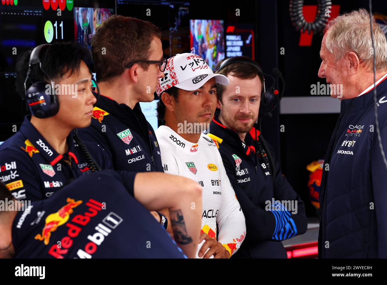 L to R): Hugh Bird (GBR) Red Bull Racing Engineer celebrates