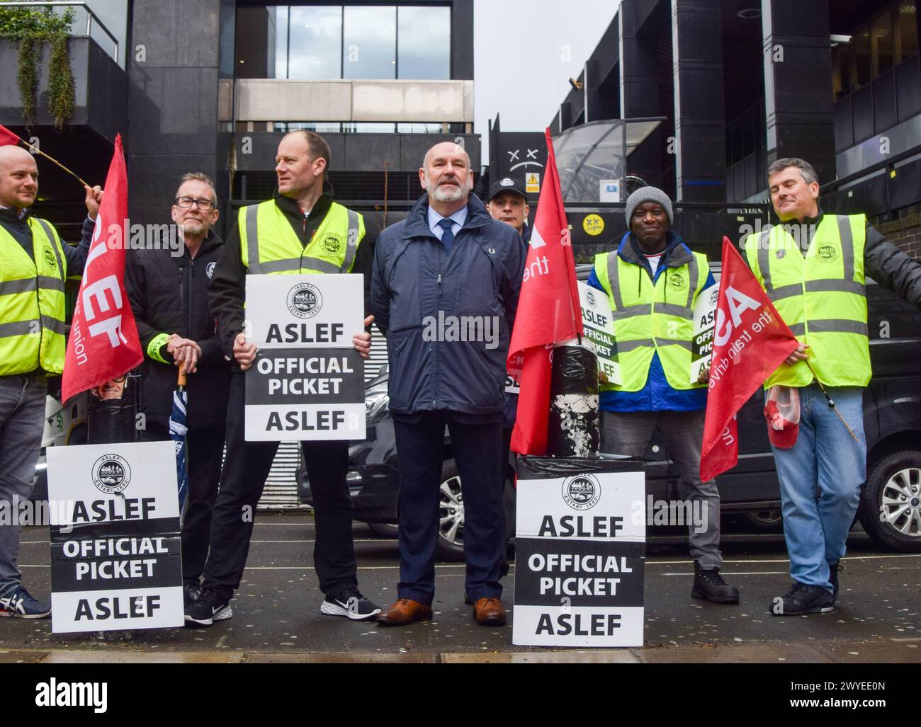 London, UK. 5th April 2024. Mick Whelan (c), General Secretary of ASLEF ...