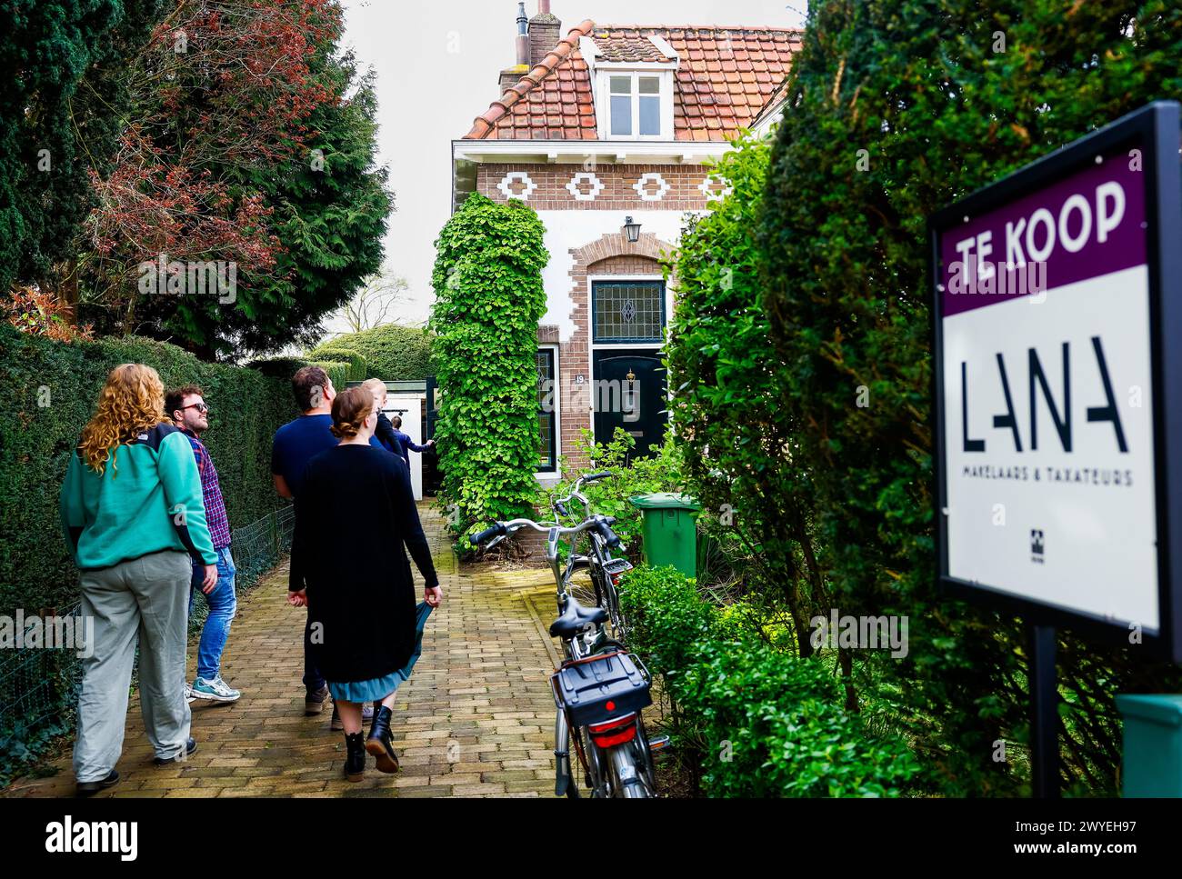 Woningeigenaar hires stock photography and images Alamy