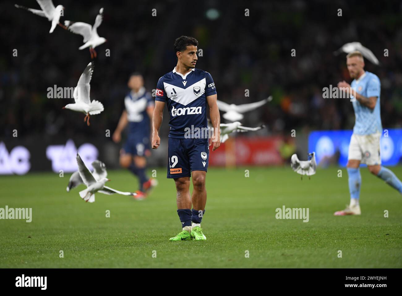 MELBOURNE, AUSTRALIA. 6 Apr 2024. Pictured:  Daniel Arzani(19) of Melbourne Victory in action during the A Leagues Soccer, Melbourne Victory FC v Melbourne City FC at Melbourne's AAMI Park. Credit: Karl Phillipson/Alamy Live News Stock Photo