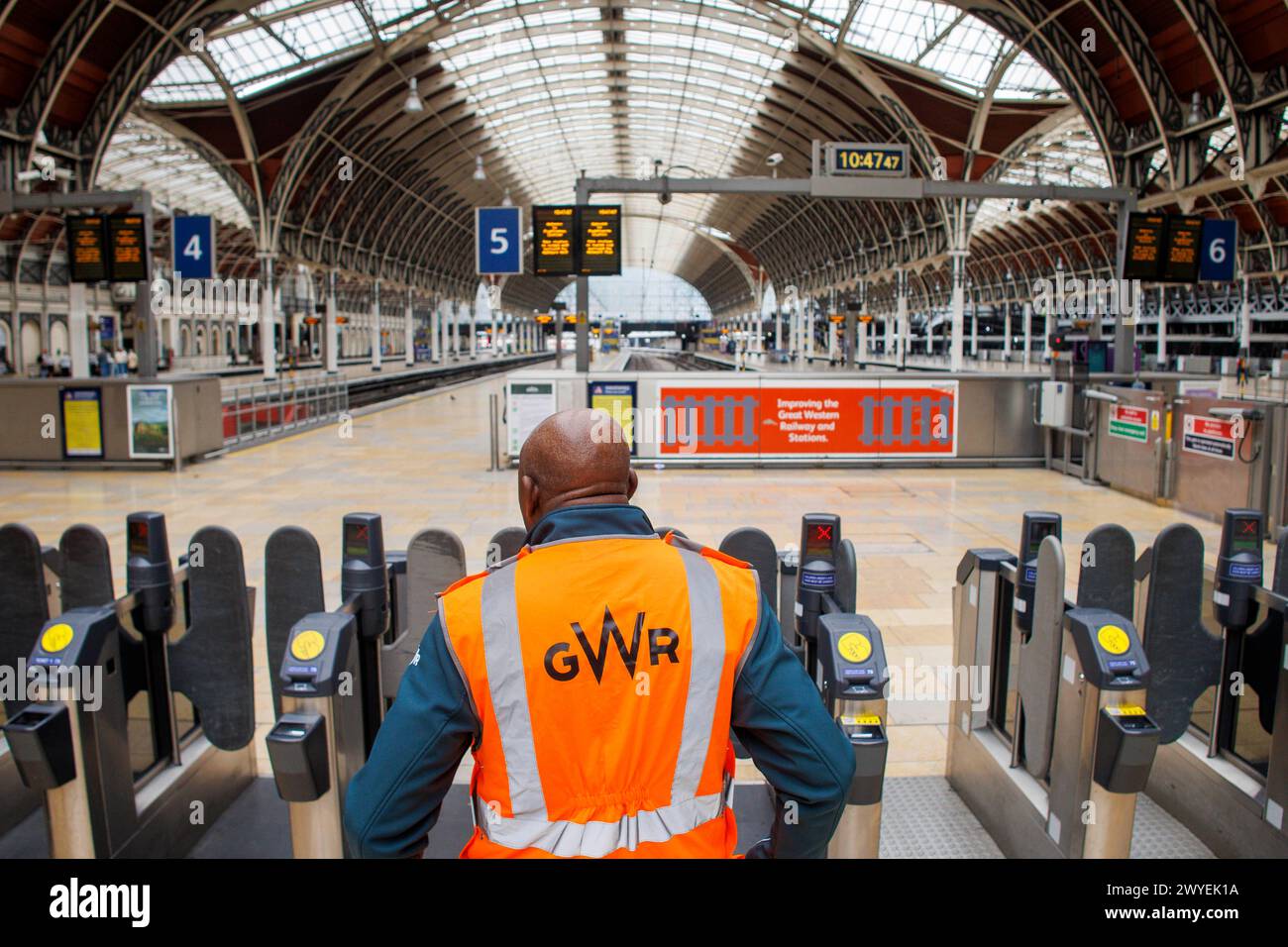 paddington-derserted-hi-res-stock-photography-and-images-alamy