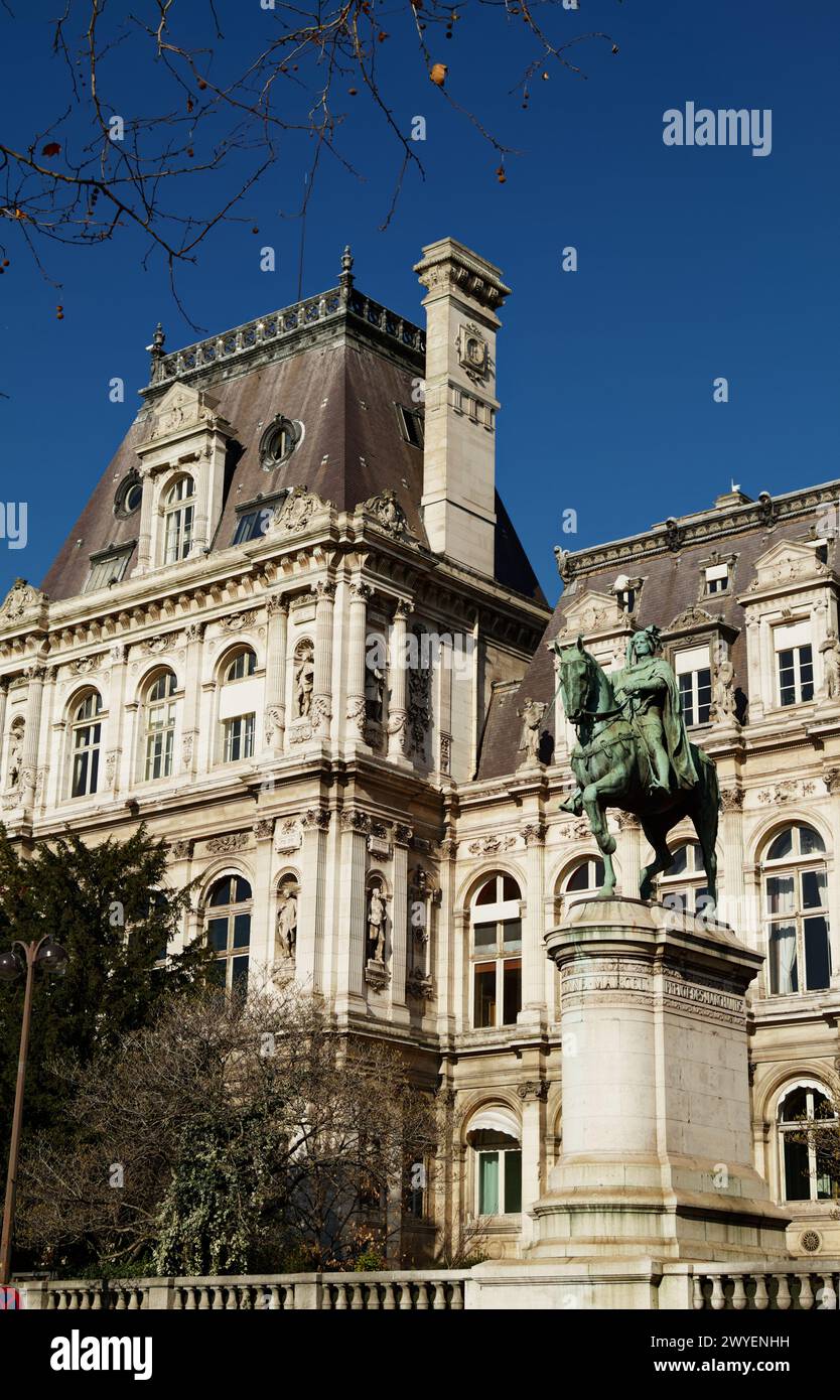 Bronze Statue Of Provost Etienne Marcel Sitting On A Horse On A Pedestal Outside The Hotel De Ville, PAris France Stock Photo