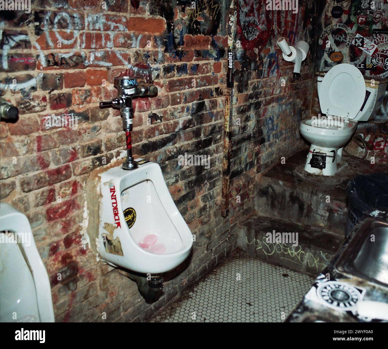 New York America 30th July 2004 Toilets in CBGB & OMFUG club The name CBGB was a combination of Country, Bluegrass, Blues. OMFUG stands for 'Other Music For Uplifting Gourmandizer A Gourmandizer is a person who is devoted to eating and drinking to excess. The club closed in October 2006 (c)Ged Noonan/Alamy Stock Photo