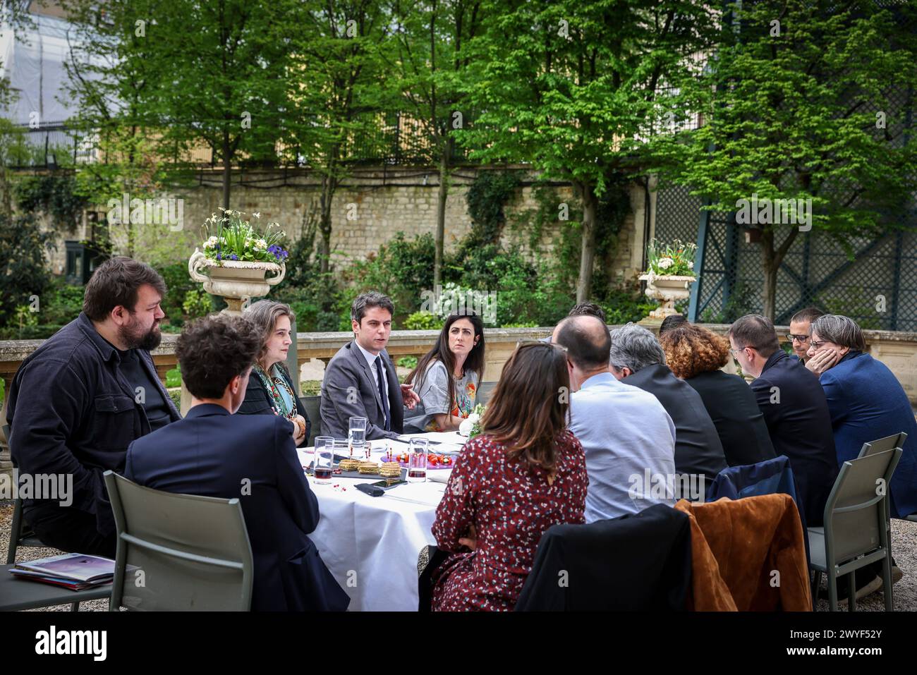 Parler avec la presse hi-res stock photography and images - Alamy