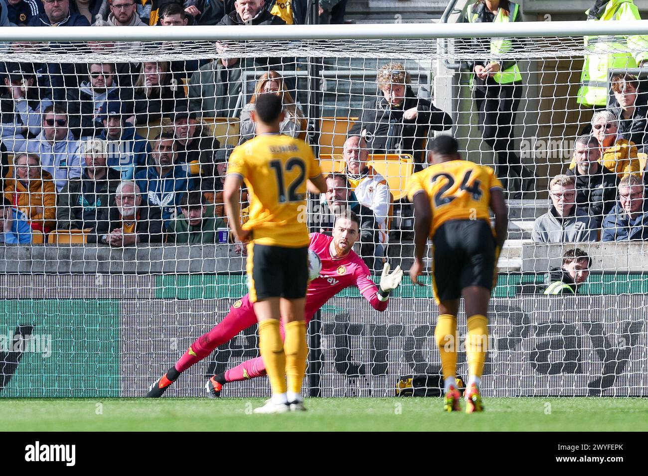 Wolverhampton, UK. 06th Apr, 2024. Wolves' goalkeeper, José Sá dives the correct way as he tries to stop the penalty shot taken by West Ham's Lucas Paquetá during the Premier League match between Wolverhampton Wanderers and West Ham United at Molineux, Wolverhampton, England on 6 April 2024. Photo by Stuart Leggett. Editorial use only, license required for commercial use. No use in betting, games or a single club/league/player publications. Credit: UK Sports Pics Ltd/Alamy Live News Stock Photo