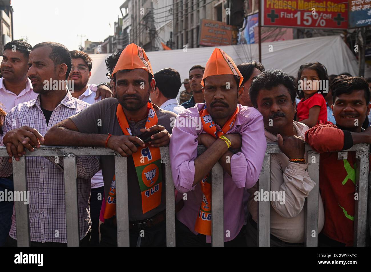 Ghaziabad, Uttar Pradesh, India. 6th Apr, 2024. People wait for the