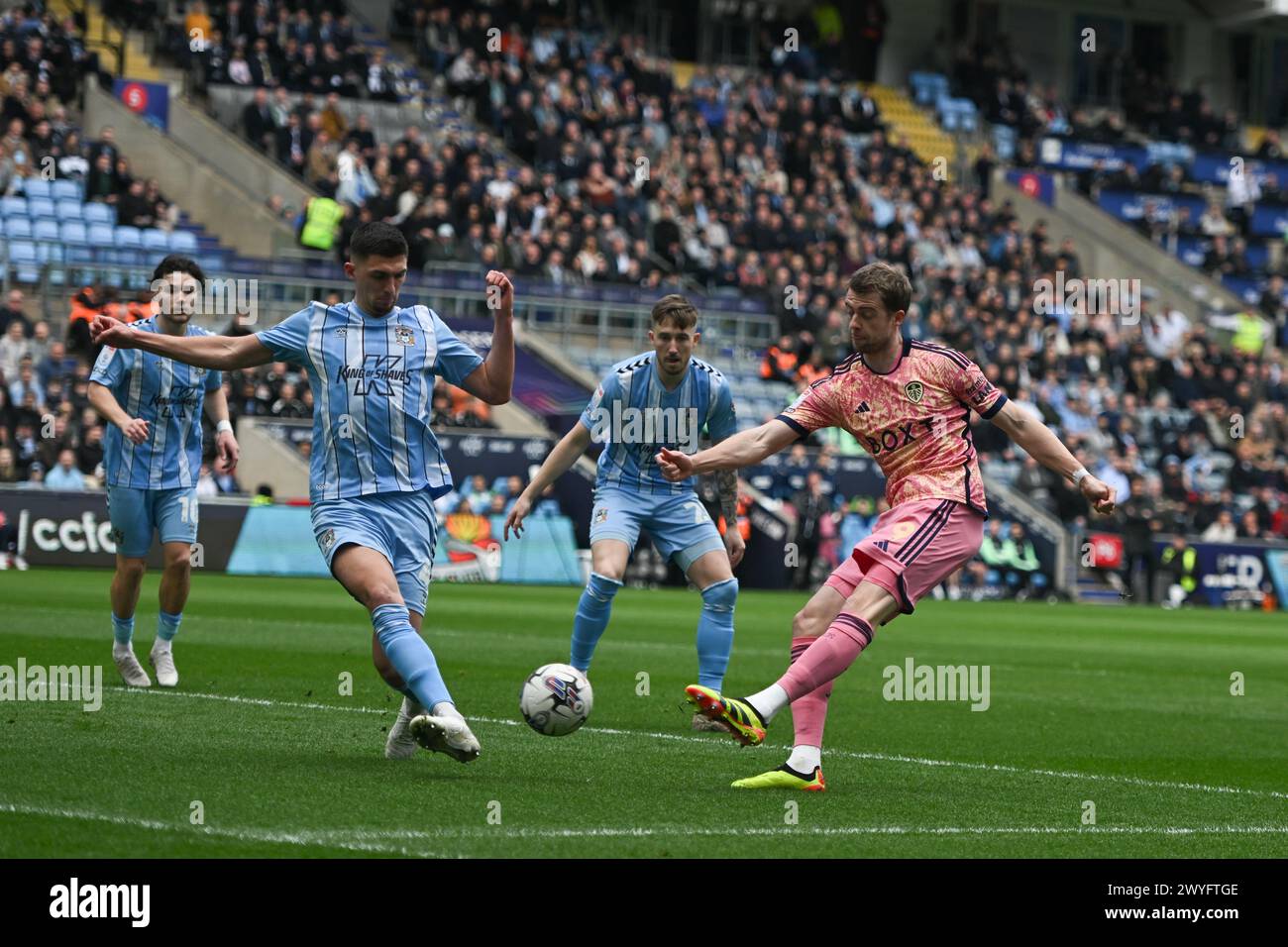 Patrick Bamford (9 Leeds United) shoots during the Sky Bet Championship match between Coventry City and Leeds United at the Coventry Building Society Arena, Coventry on Saturday 6th April 2024. (Photo: Kevin Hodgson | MI News) Credit: MI News & Sport /Alamy Live News Stock Photo
