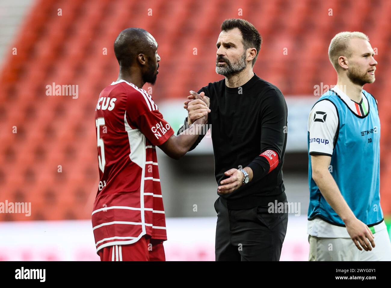 Standard's Souleyman Doumbia and Standard's head coach Ivan Leko