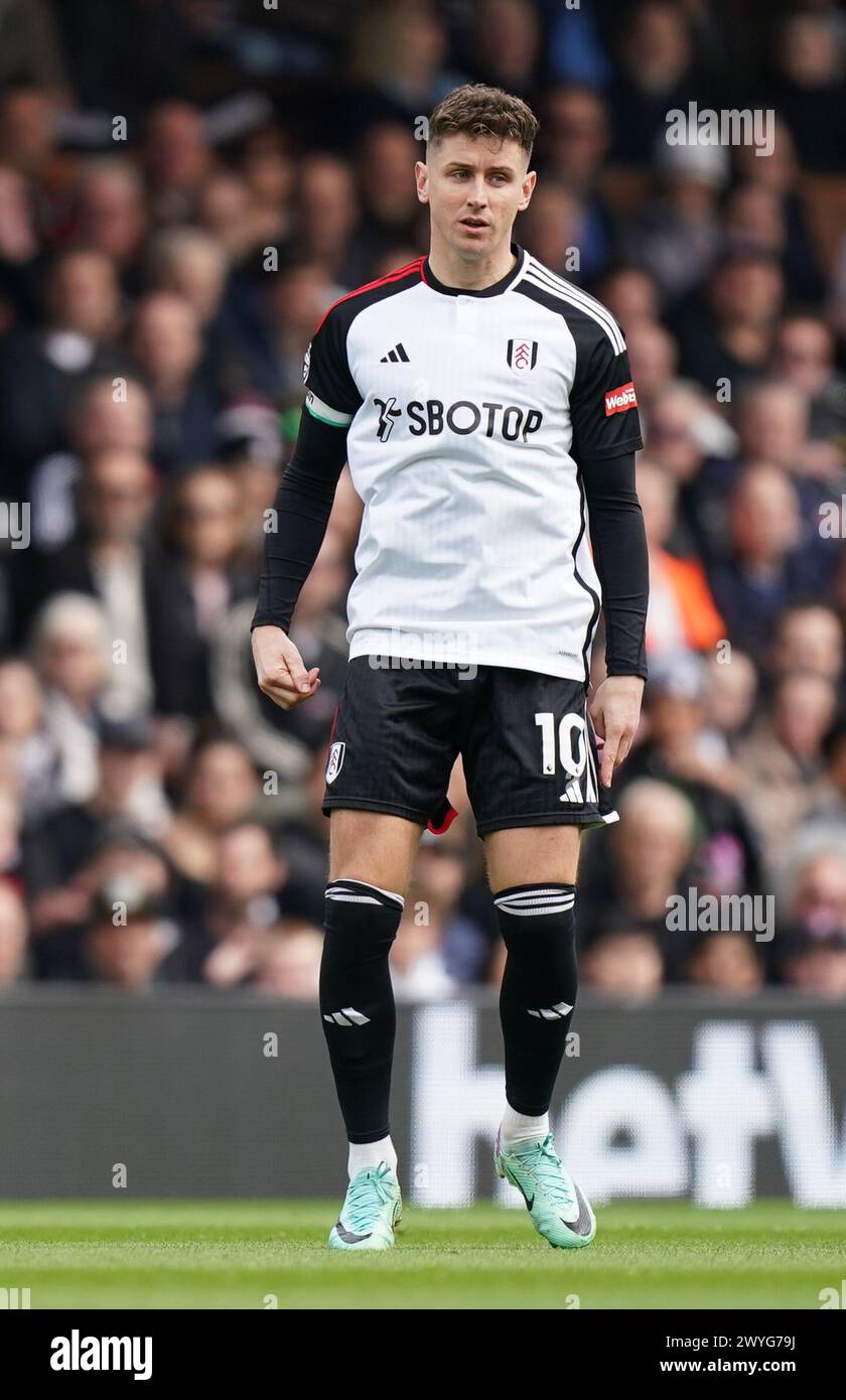 LONDON, ENGLAND - APRIL 6: Tom Cairney of Fulham during the Premier League match between Fulham FC and Newcastle United at Craven Cottage on April 6, 2024 in London, England.(Photo by Dylan Hepworth/MB Media) Stock Photo