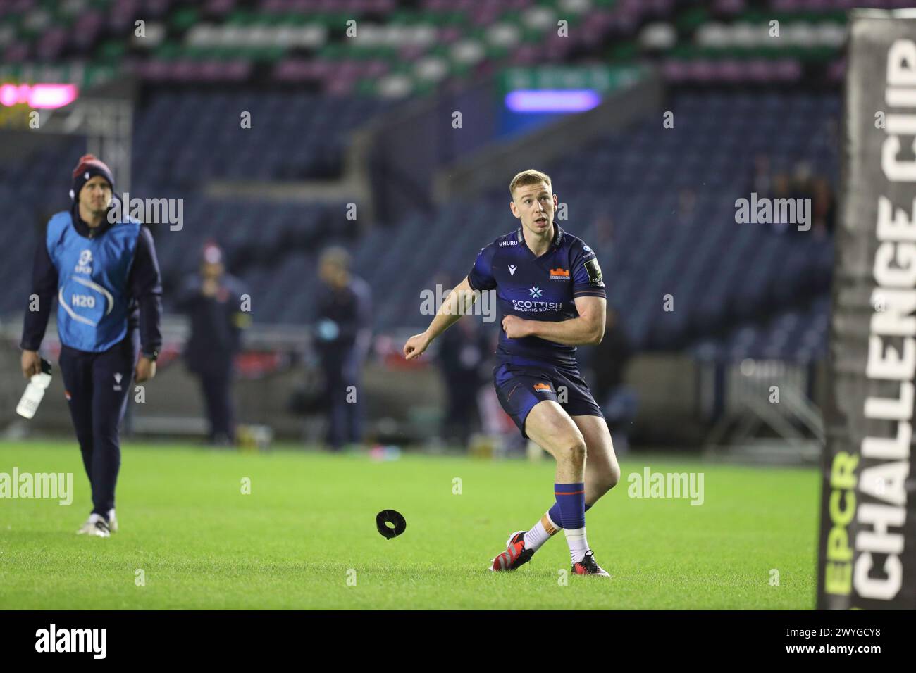 06 April 2024, Ben Healy, Edinburgh Rugby converts after a wonderful solo try from Matt Currie as Edinburgh Rugby beat Bayonne in the last 16 of the euroean Challenge Cup at Murrayfield Stadium, Edinburgh. Vredit: Thomas Gorman/Alamy Live News Stock Photo