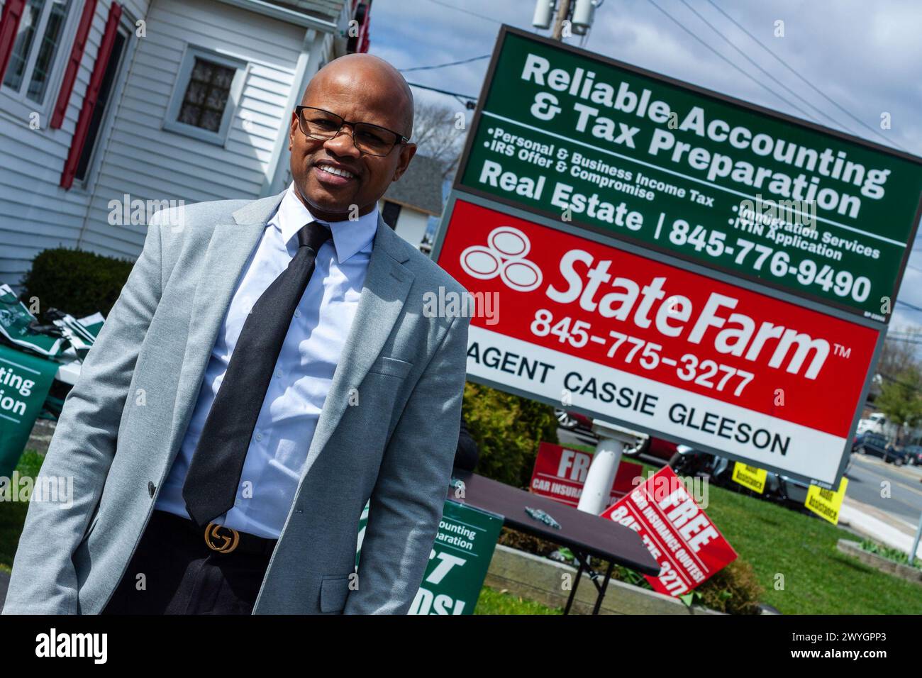 Middletown, NY, USA. 6 April, 2024. Warren Shelley at the Tax Deadline