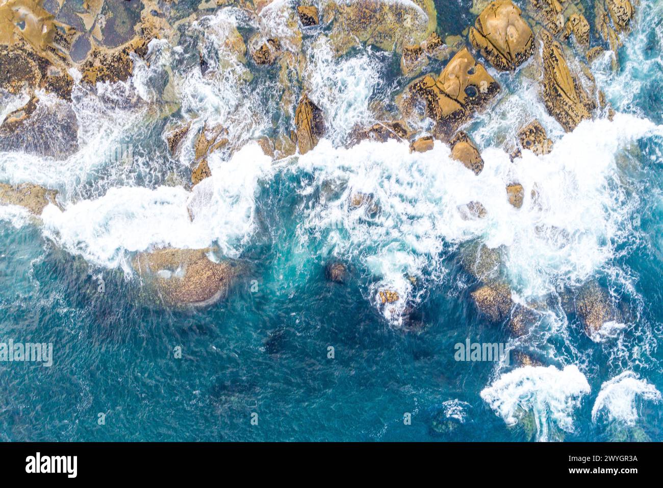 Overhead view waves splashing rocks hi-res stock photography and images ...