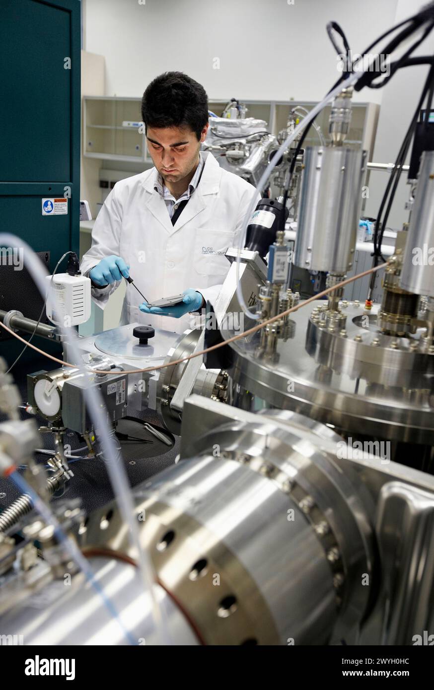 Sputtering Lab Magnetrons hi-res stock photography and images - Alamy
