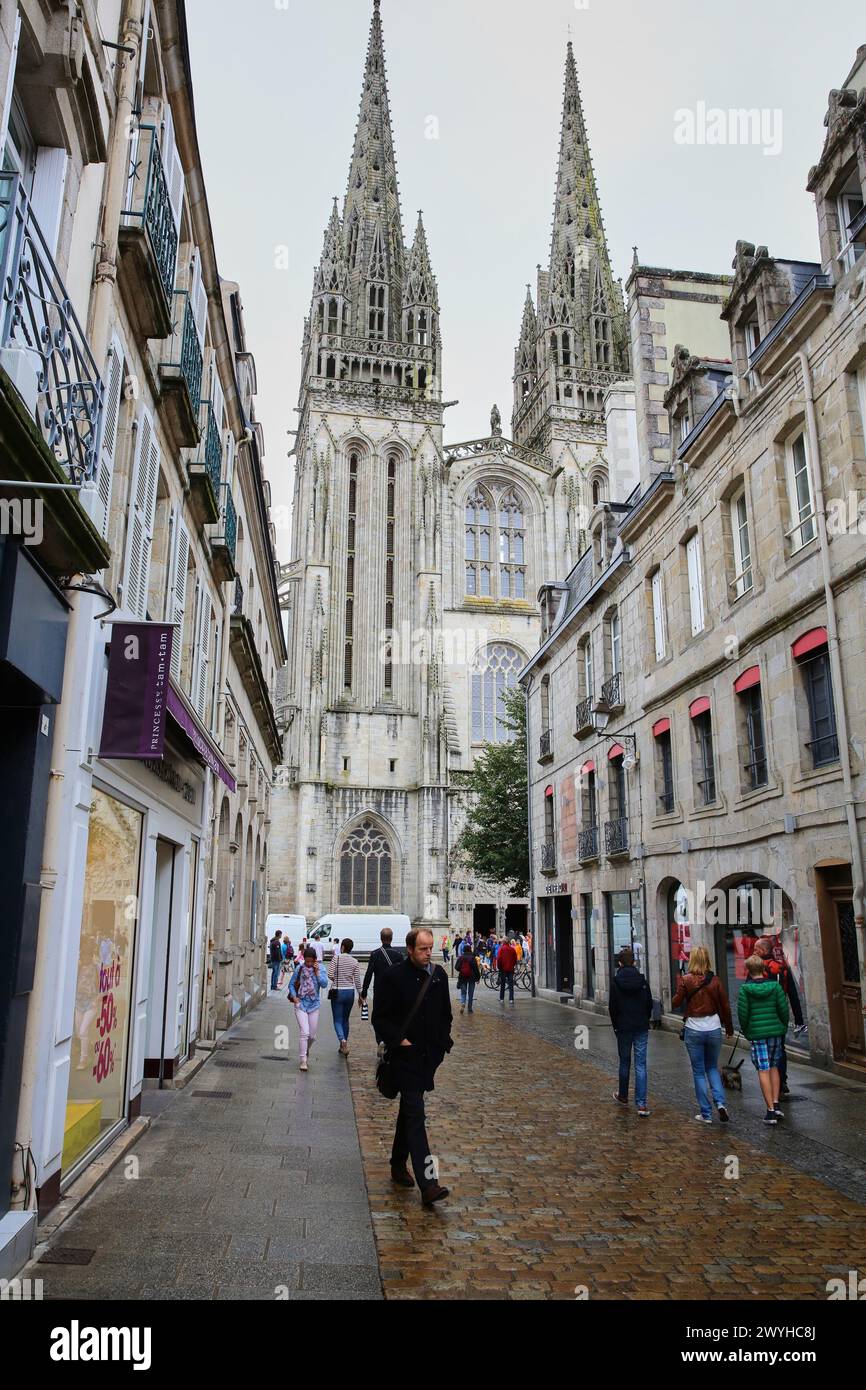 Catedral De Saint Corentin Quimper Bretagne Brittany France Stock catedral-de-saint-corentin-quimper-bretagne-brittany-france-stock