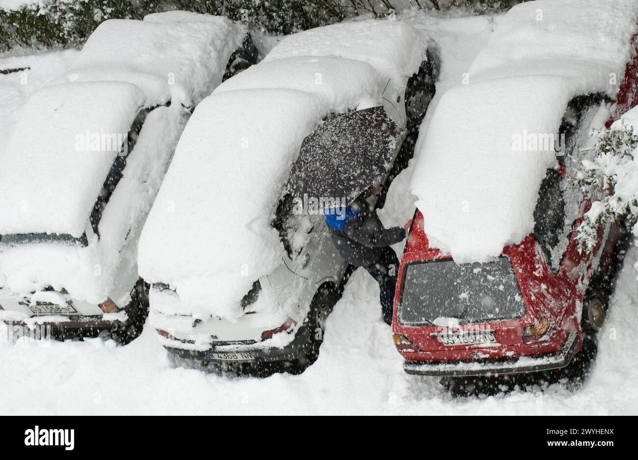 Cars with snow in parking lot - Cars With Snow In Parking Lot Legazpi Gipuzkoa Euskadi 2WYHENX