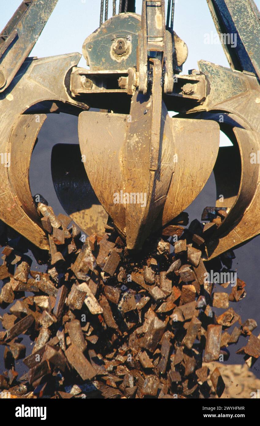 Loading unloading scrap metal hi-res stock photography and images - Alamy